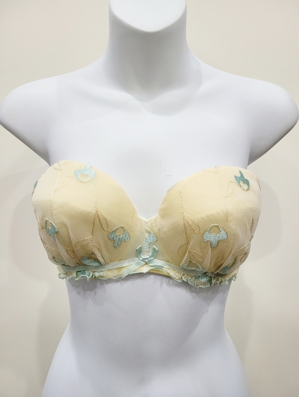 Wacoal Yellow & Blue Flower Lace Strapless Wire Bra Size: 34D